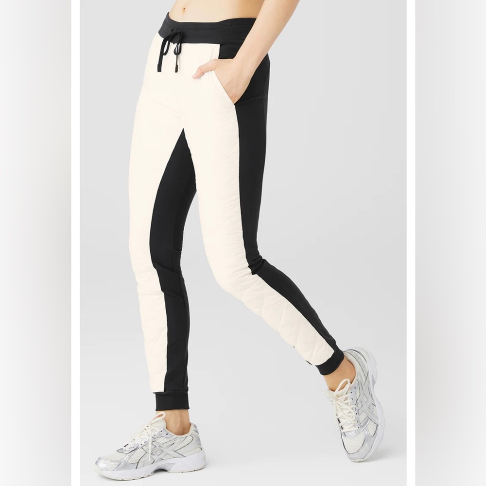 Alo yoga moto puffer pant